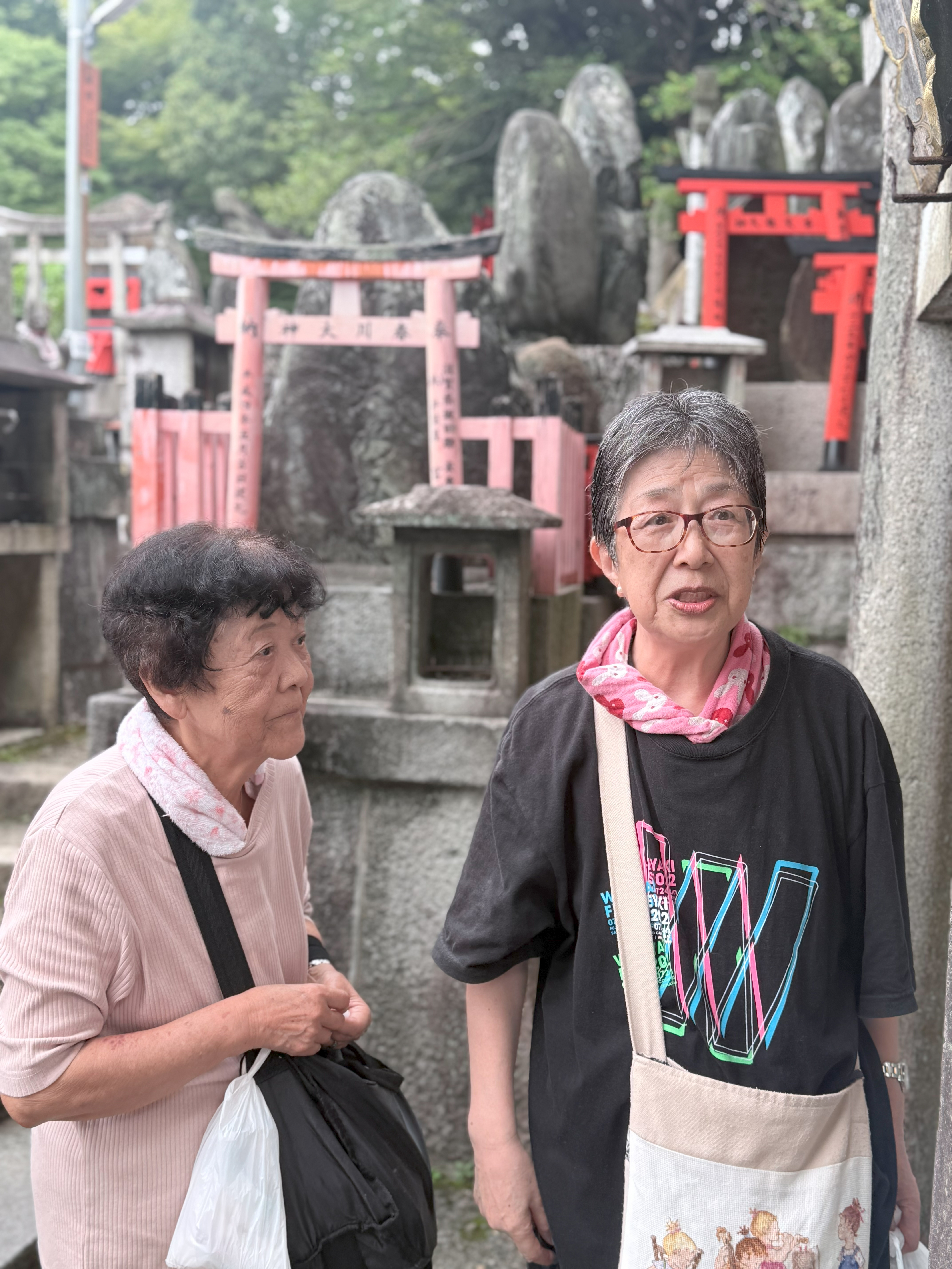 宙千講を継承する寺田さん親族