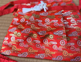 伏見稲荷大社の眷属さん前掛け